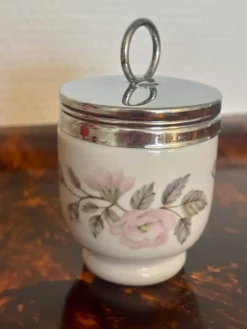Ensemble de deux cuit oeufs egg coddler porcelaine Royal Worcester