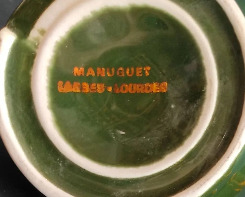 Ensemble de deux pots à lait vintage français en vert et or, Manuguet, Tarbes Lourdes