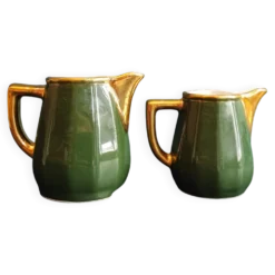 Ensemble de deux pots à lait vintage français en vert et or, Manuguet, Tarbes Lourdes