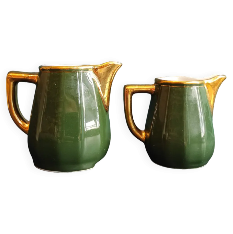 Ensemble de deux pots à lait vintage français en vert et or, Manuguet, Tarbes Lourdes