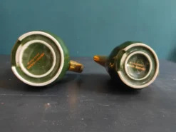 Ensemble de deux pots à lait vintage français en vert et or, Manuguet, Tarbes Lourdes