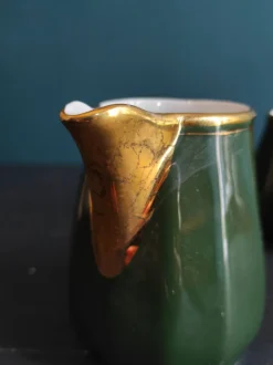 Ensemble de deux pots à lait vintage français en vert et or, Manuguet, Tarbes Lourdes