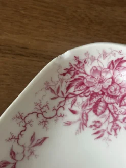 Ensemble de deux raviers anciens en porcelaine fleurie vieux rose
