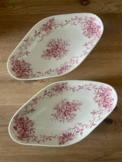 Ensemble de deux raviers anciens en porcelaine fleurie vieux rose