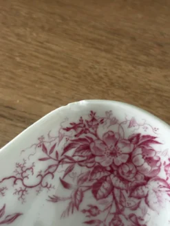 Ensemble de deux raviers anciens en porcelaine fleurie vieux rose
