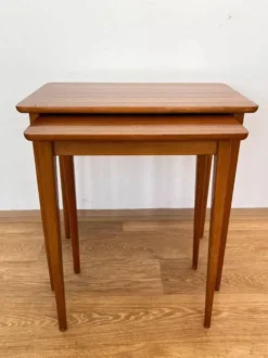 Ensemble de deux tables d'appoint en bois - Allemagne, années 1970