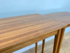 Ensemble de deux tables d'appoint en bois - Allemagne, années 1970