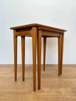 Ensemble de deux tables d'appoint en bois - Allemagne, années 1970