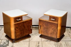 Ensemble de deux tables de nuit Art Déco, par Jindřich Halabala, années 1940, Tchécoslovaquie.