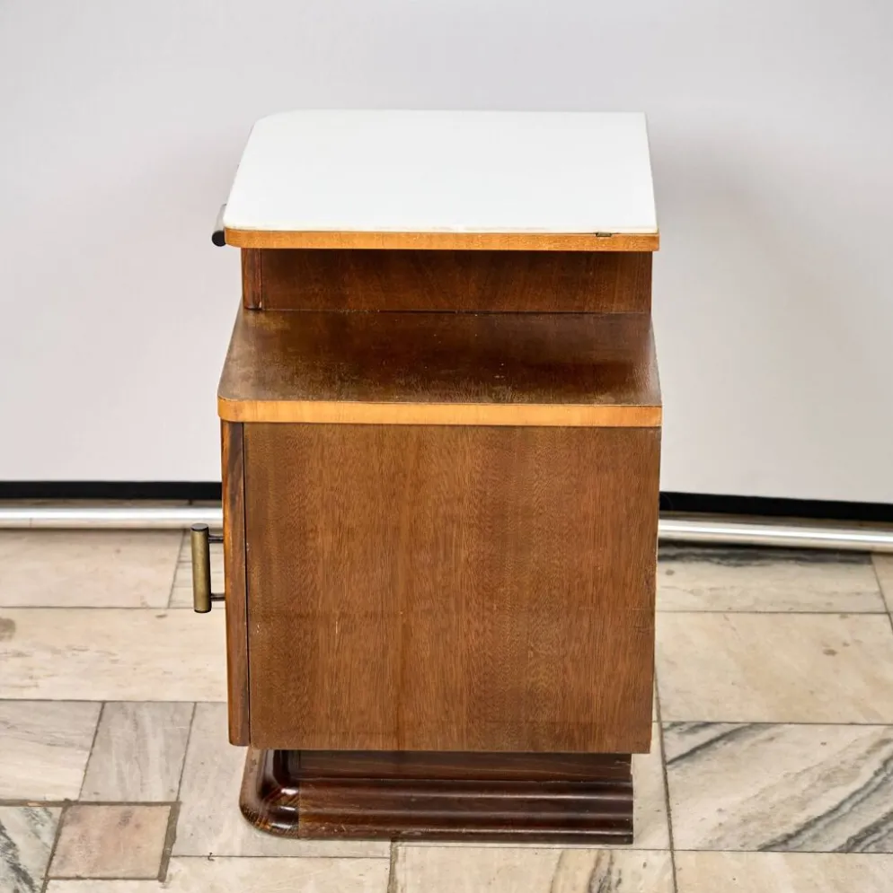Ensemble de deux tables de nuit Art Déco, par Jindřich Halabala, années 1940, Tchécoslovaquie.