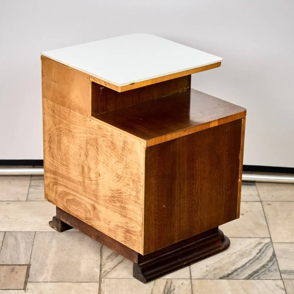 Ensemble de deux tables de nuit Art Déco, par Jindřich Halabala, années 1940, Tchécoslovaquie.