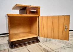 Ensemble de deux tables de nuit Art Déco, par Jindřich Halabala, années 1940, Tchécoslovaquie.