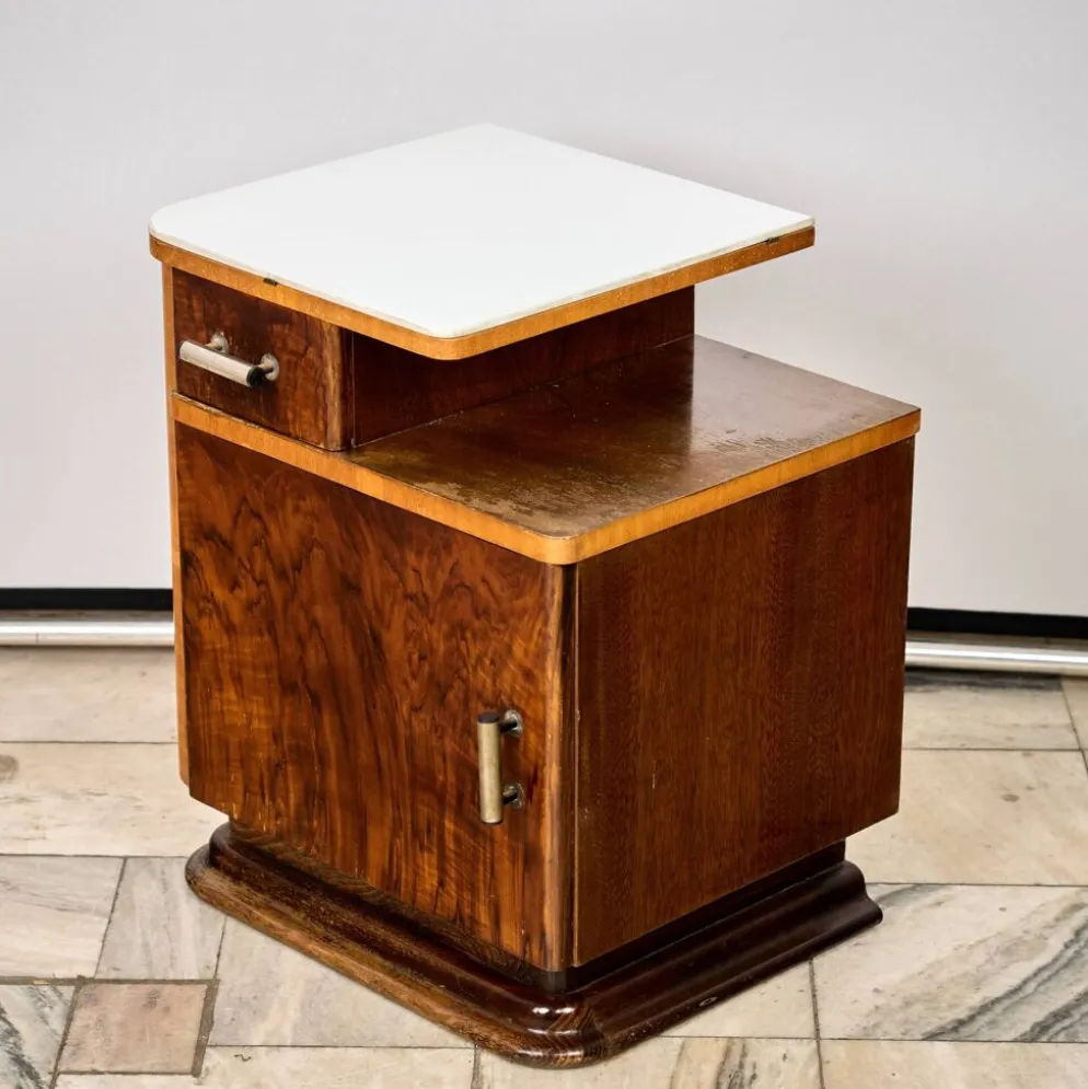 Ensemble de deux tables de nuit Art Déco, par Jindřich Halabala, années 1940, Tchécoslovaquie.