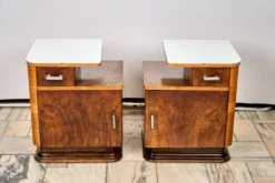 Ensemble de deux tables de nuit Art Déco, par Jindřich Halabala, années 1940, Tchécoslovaquie.