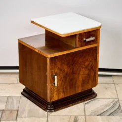 Ensemble de deux tables de nuit Art Déco, par Jindřich Halabala, années 1940, Tchécoslovaquie.