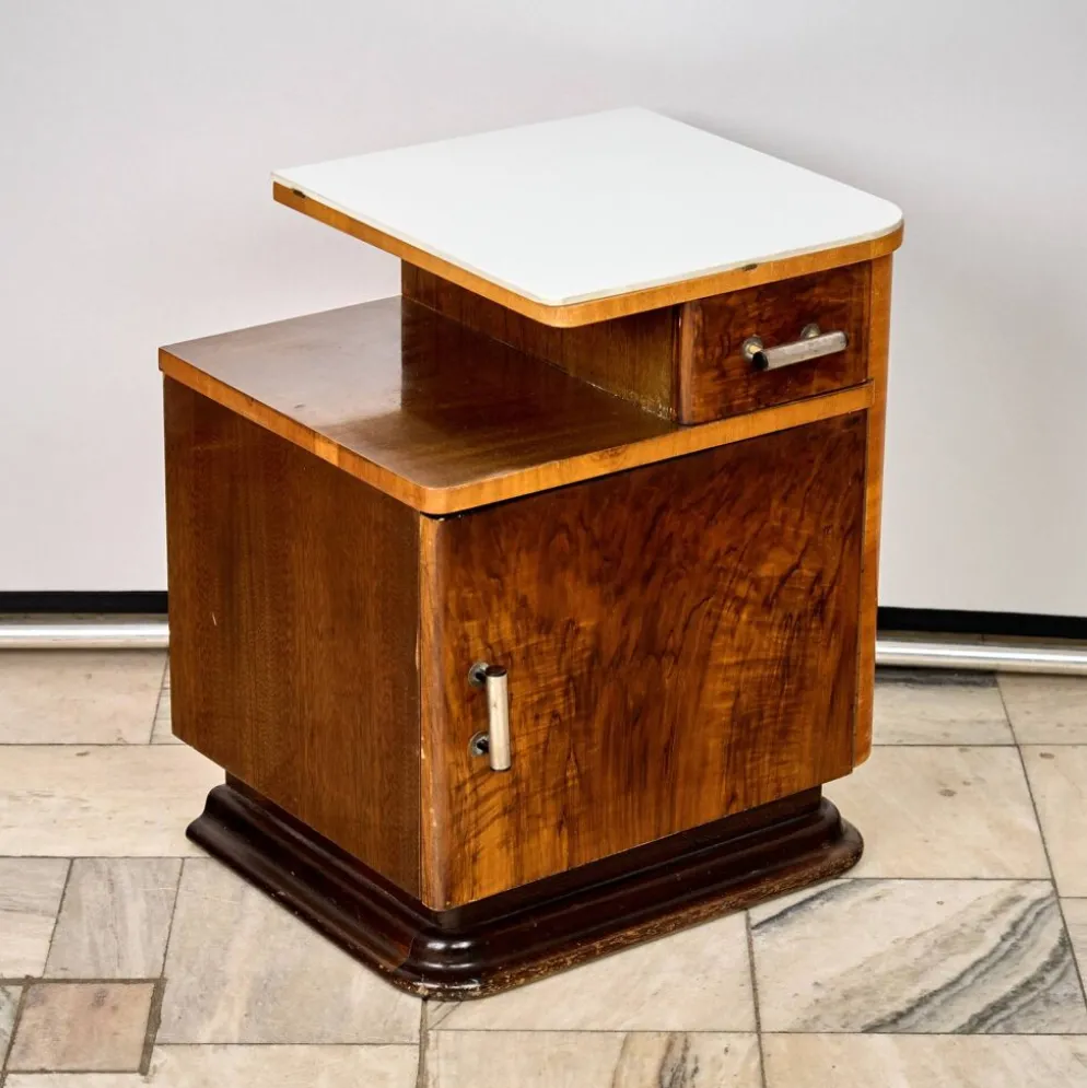 Ensemble de deux tables de nuit Art Déco, par Jindřich Halabala, années 1940, Tchécoslovaquie.