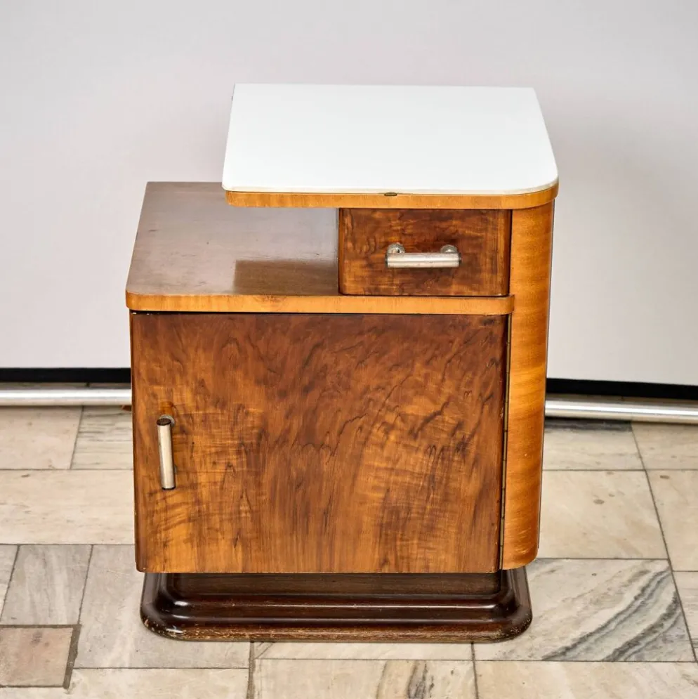 Ensemble de deux tables de nuit Art Déco, par Jindřich Halabala, années 1940, Tchécoslovaquie.