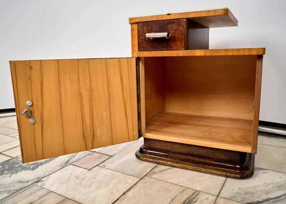 Ensemble de deux tables de nuit Art Déco, par Jindřich Halabala, années 1940, Tchécoslovaquie.