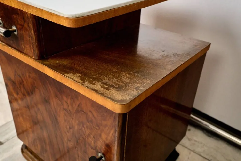 Ensemble de deux tables de nuit Art Déco, par Jindřich Halabala, années 1940, Tchécoslovaquie.