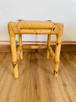 Ensemble de deux tables gigognes en rotin et osier