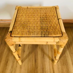 Ensemble de deux tables gigognes en rotin et osier