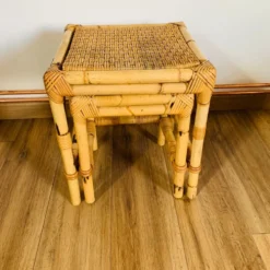 Ensemble de deux tables gigognes en rotin et osier