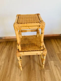 Ensemble de deux tables gigognes en rotin et osier