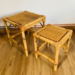 Ensemble de deux tables gigognes en rotin et osier