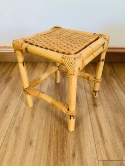 Ensemble de deux tables gigognes en rotin et osier