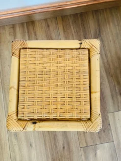 Ensemble de deux tables gigognes en rotin et osier