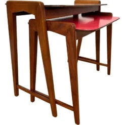 Ensemble de deux tables gigognes en formica - Tchécoslovaquie, vers les années 1960.