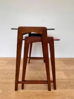 Ensemble de deux tables gigognes en formica - Tchécoslovaquie, vers les années 1960.