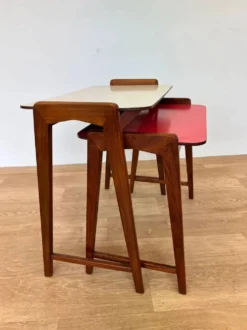 Ensemble de deux tables gigognes en formica - Tchécoslovaquie, vers les années 1960.