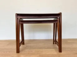 Ensemble de deux tables gigognes en formica - Tchécoslovaquie, vers les années 1960.