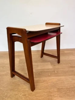 Ensemble de deux tables gigognes en formica - Tchécoslovaquie, vers les années 1960.