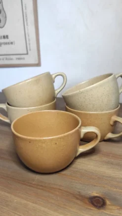 Ensemble de 5 jolies tasses en grès vintage