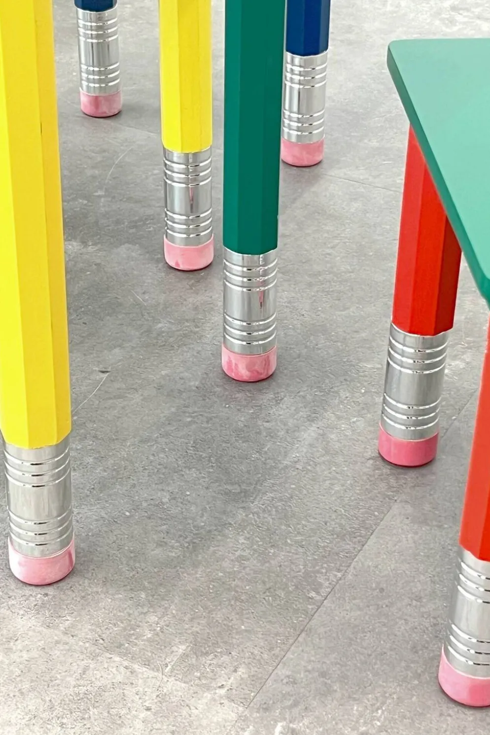 Ensemble de meubles en crayons de couleur vintage – IKEA x Pierre Sala