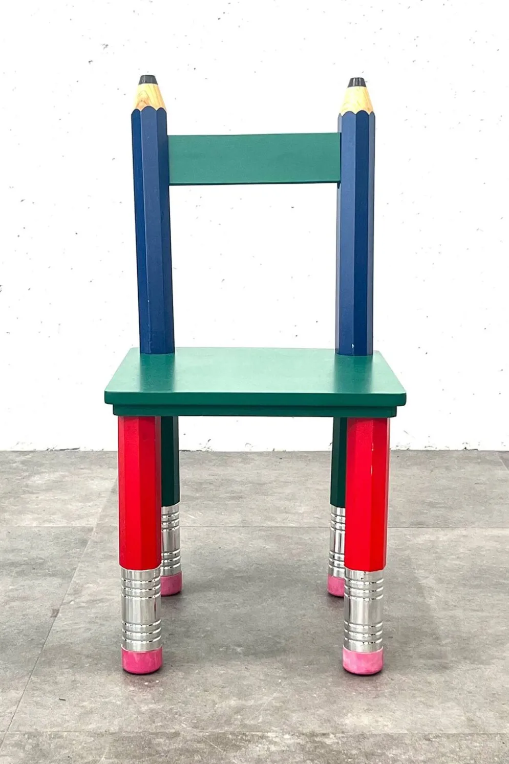 Ensemble de meubles en crayons de couleur vintage – IKEA x Pierre Sala