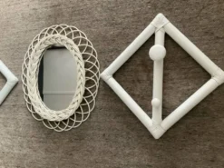 Ensemble d’entrée miroir en rotin et 2 porte manteaux