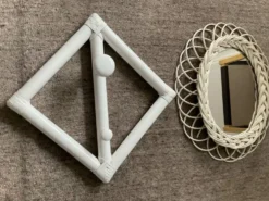 Ensemble d’entrée miroir en rotin et 2 porte manteaux