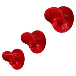 Ensemble de patères rouges pour manteaux, conçu par Olaf Von Bohr pour Kartell, années 1970.