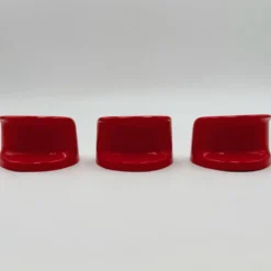 Ensemble de patères rouges pour manteaux, conçu par Olaf Von Bohr pour Kartell, années 1970.