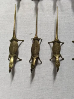 Ensemble de 12 porte-couteaux bronze Art africain artisanal crocodiles