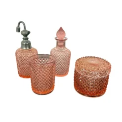 Ensemble de salle de bain en verre pressé rose vintage