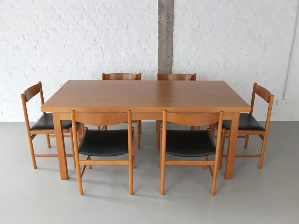 Ensemble de salle à manger en chêne naturel par Meubelatelier Vanda, années 1970.