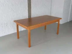 Ensemble de salle à manger en chêne naturel par Meubelatelier Vanda, années 1970.