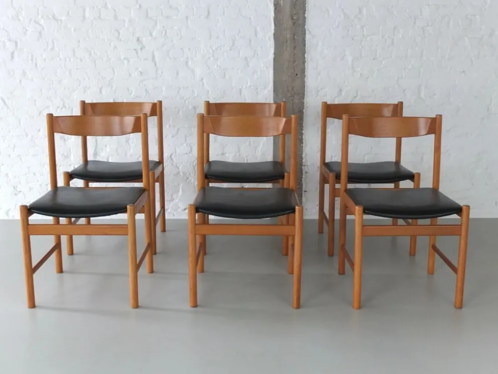Ensemble de salle à manger en chêne naturel par Meubelatelier Vanda, années 1970.