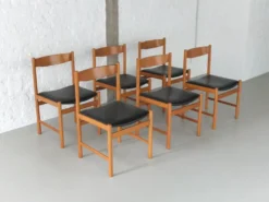 Ensemble de salle à manger en chêne naturel par Meubelatelier Vanda, années 1970.