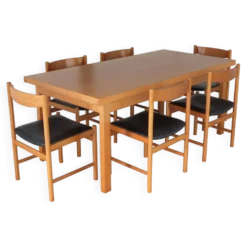 Ensemble de salle à manger en chêne naturel par Meubelatelier Vanda, années 1970.