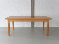 Ensemble de salle à manger en chêne naturel par Meubelatelier Vanda, années 1970.